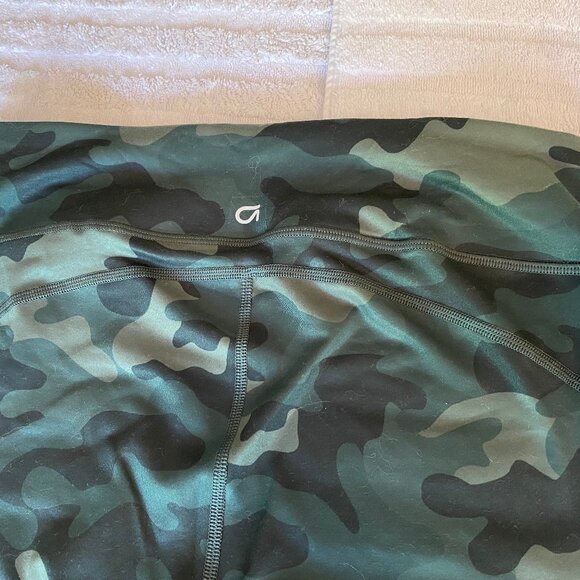 GapFit Leggings - green camo pattern - Picture 4 of 16